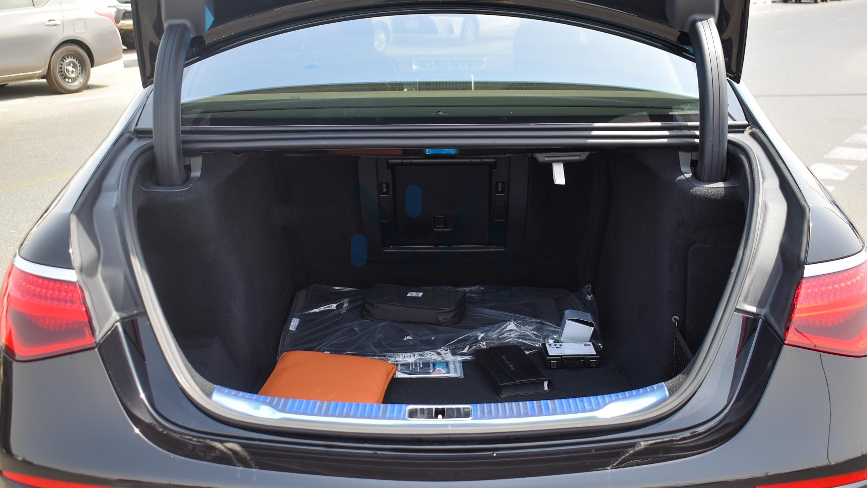 Mercedes-Benz S580 4Matic (S580-4MATIC-23-01) Black-Tan 2023