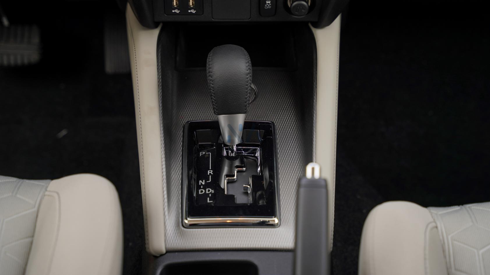 Mitsubishi ASX Medium Line (ASX-MEDLINE-2WD-26)White-Beige2026