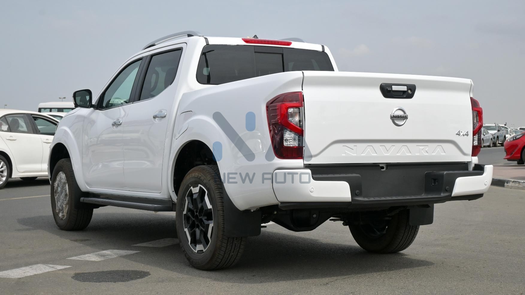 Nissan Navara( N-NIS-P-2.5-24) White-Black- 2024