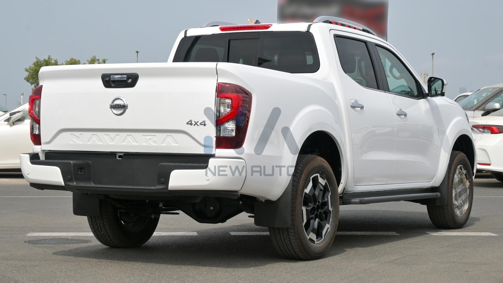 Nissan Navara( N-NIS-P-2.5-24) White-Black- 2024