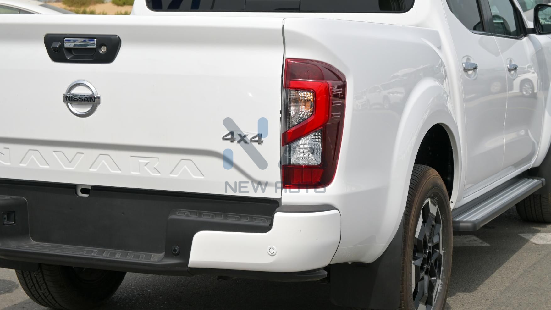 Nissan Navara( N-NIS-P-2.5-24) White-Black- 2024