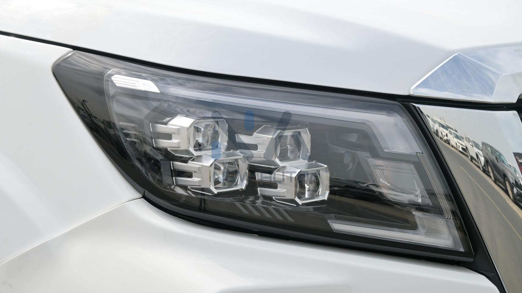 Nissan Navara( N-NIS-P-2.5-24) White-Black- 2024