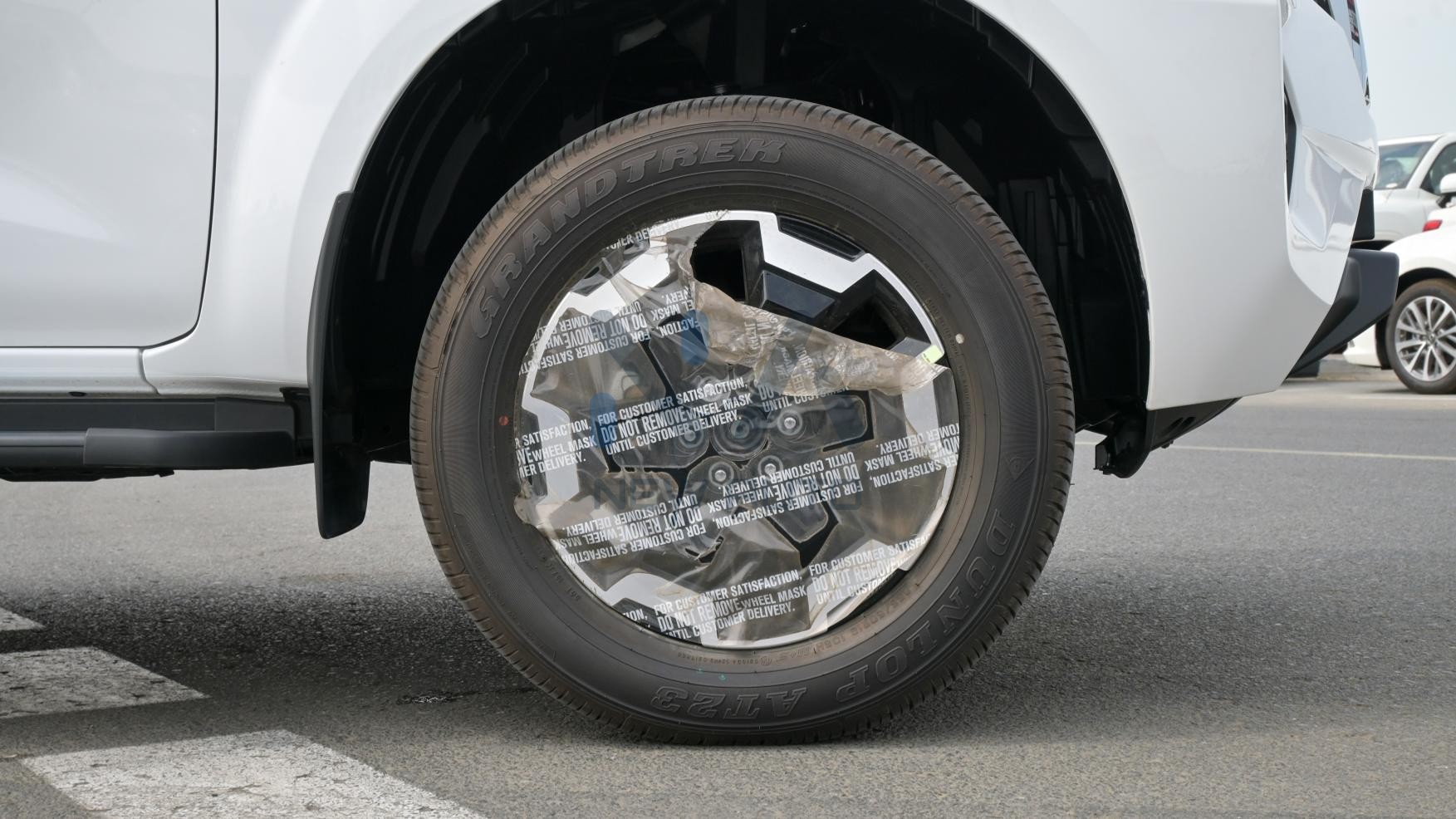 Nissan Navara( N-NIS-P-2.5-24) White-Black- 2024