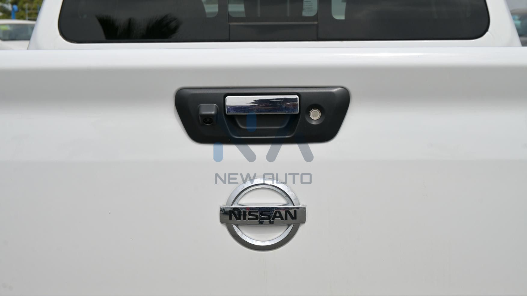 Nissan Navara( N-NIS-P-2.5-24) White-Black- 2024