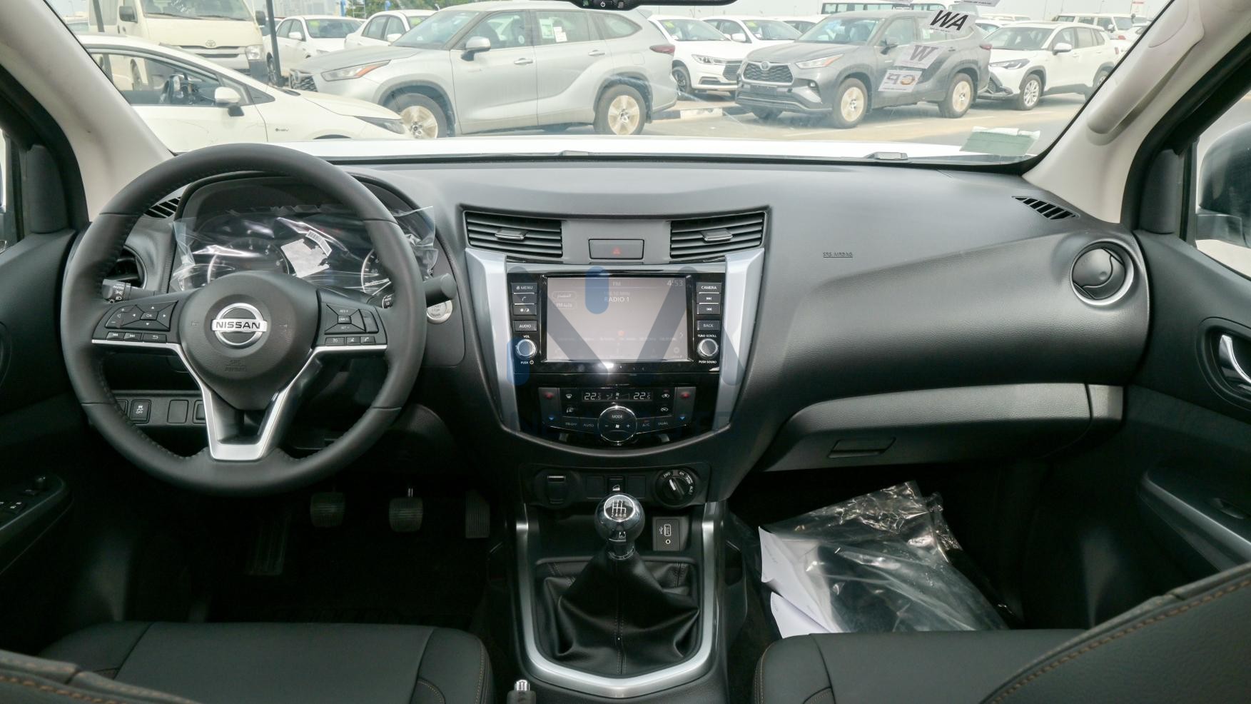 Nissan Navara( N-NIS-P-2.5-24) White-Black- 2024