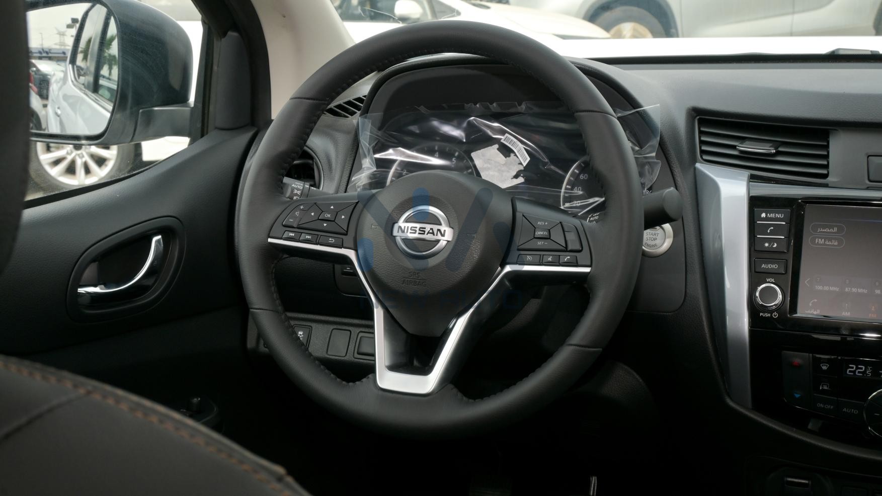 Nissan Navara( N-NIS-P-2.5-24) White-Black- 2024