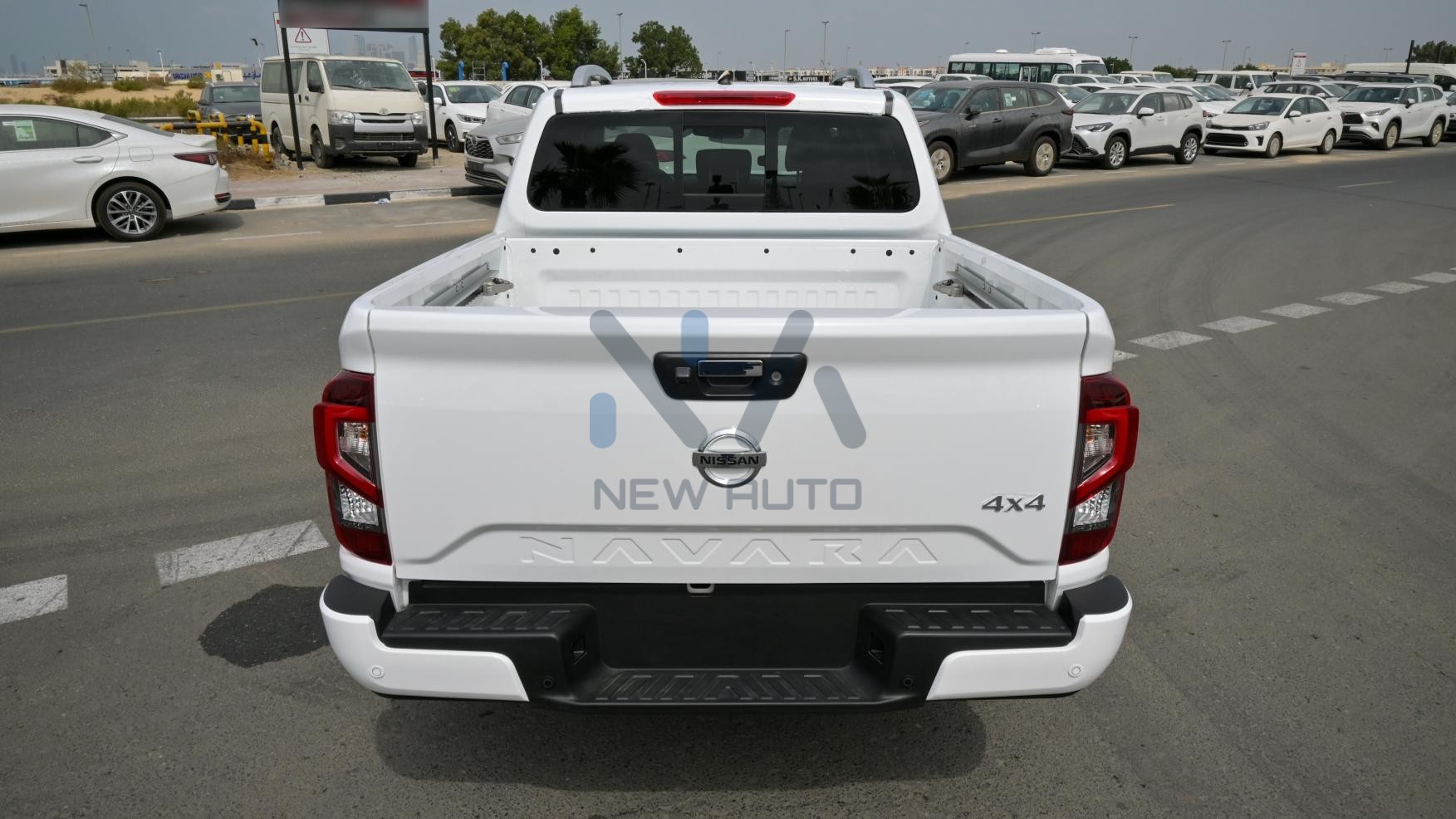Nissan Navara( N-NIS-P-2.5-24) White-Black- 2024