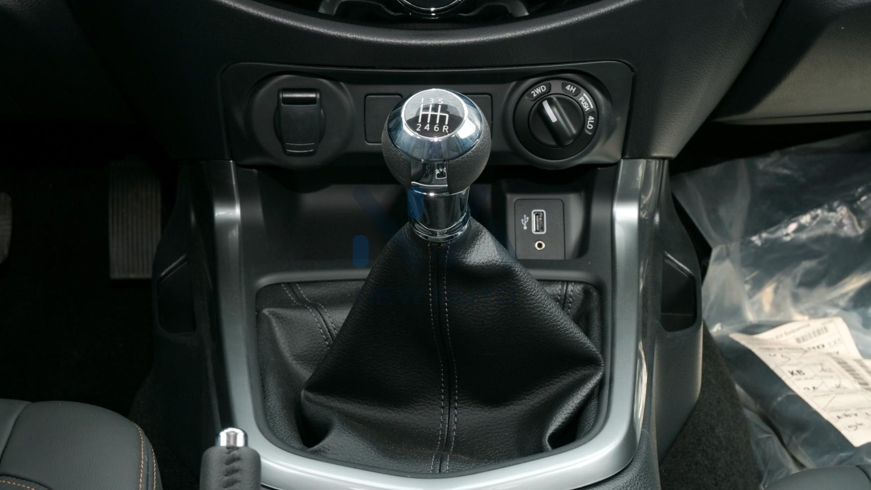 Nissan Navara( N-NIS-P-2.5-24) Black-Black 2024