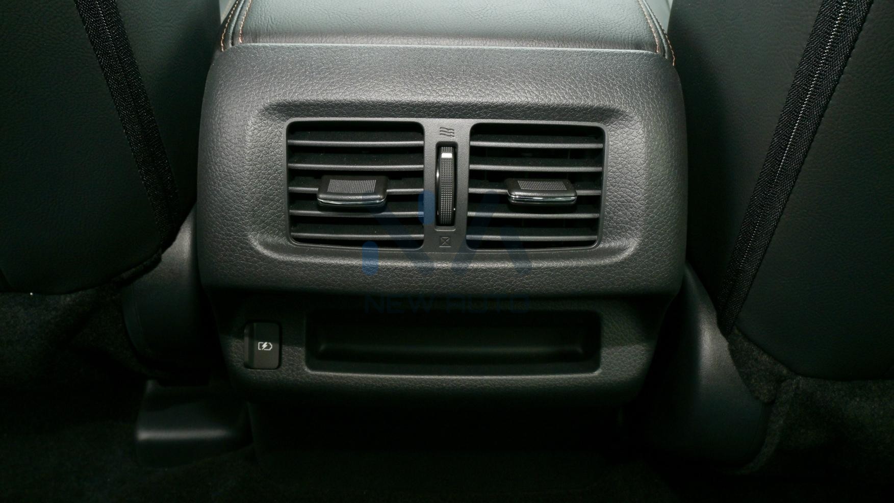 Nissan Navara( N-NIS-P-2.5-24) Black-Black 2024