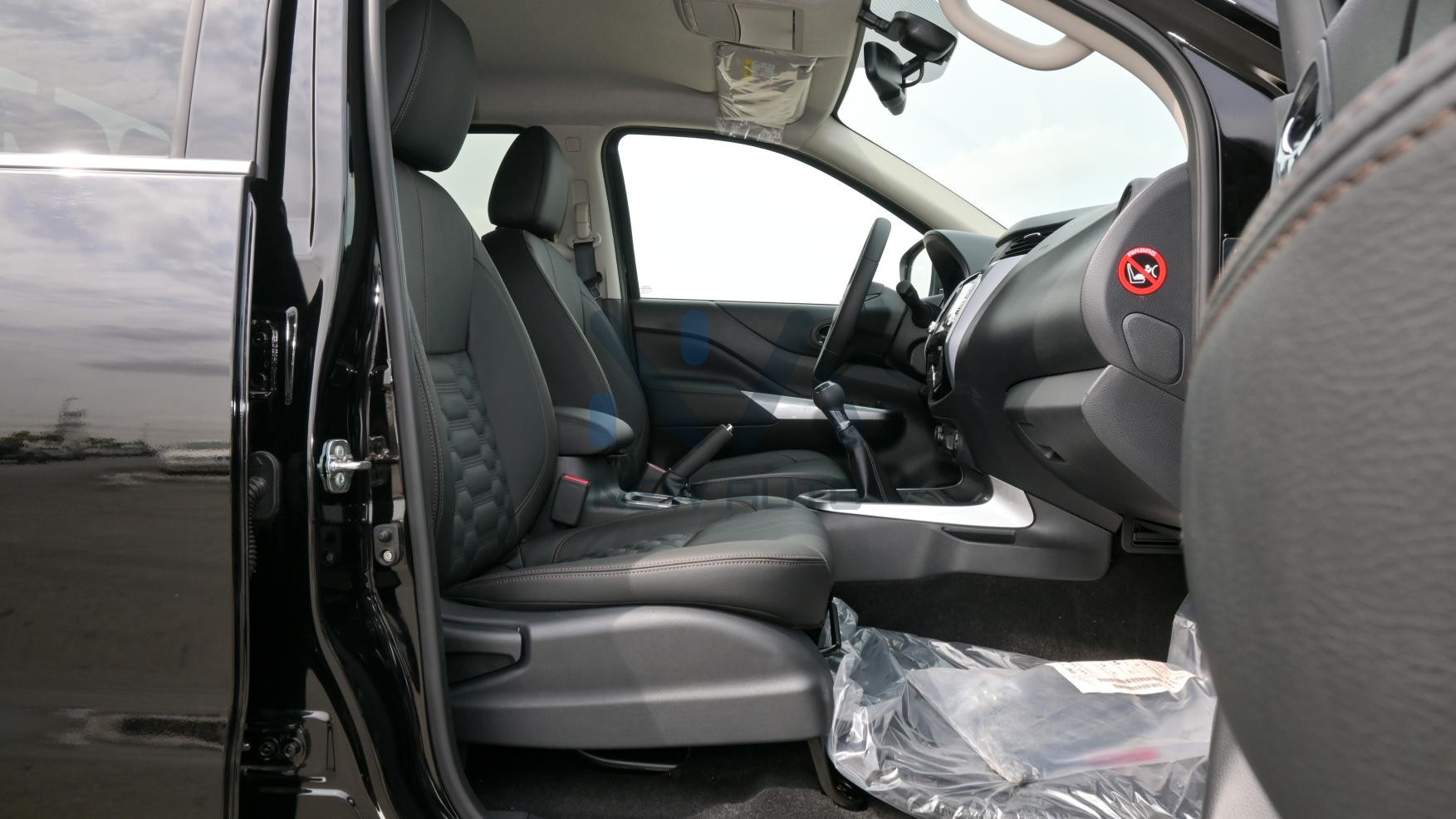 Nissan Navara( N-NIS-P-2.5-24) Black-Black 2024