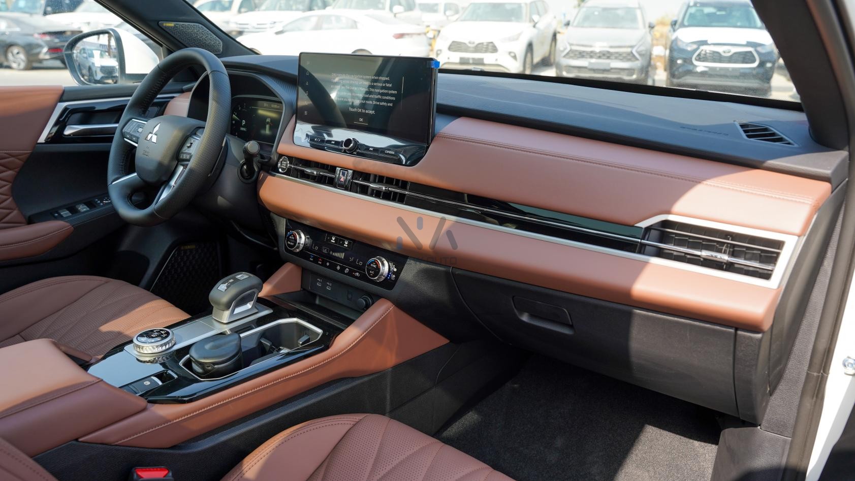 Mitsubishi Outlander Premium White-Brown 2026