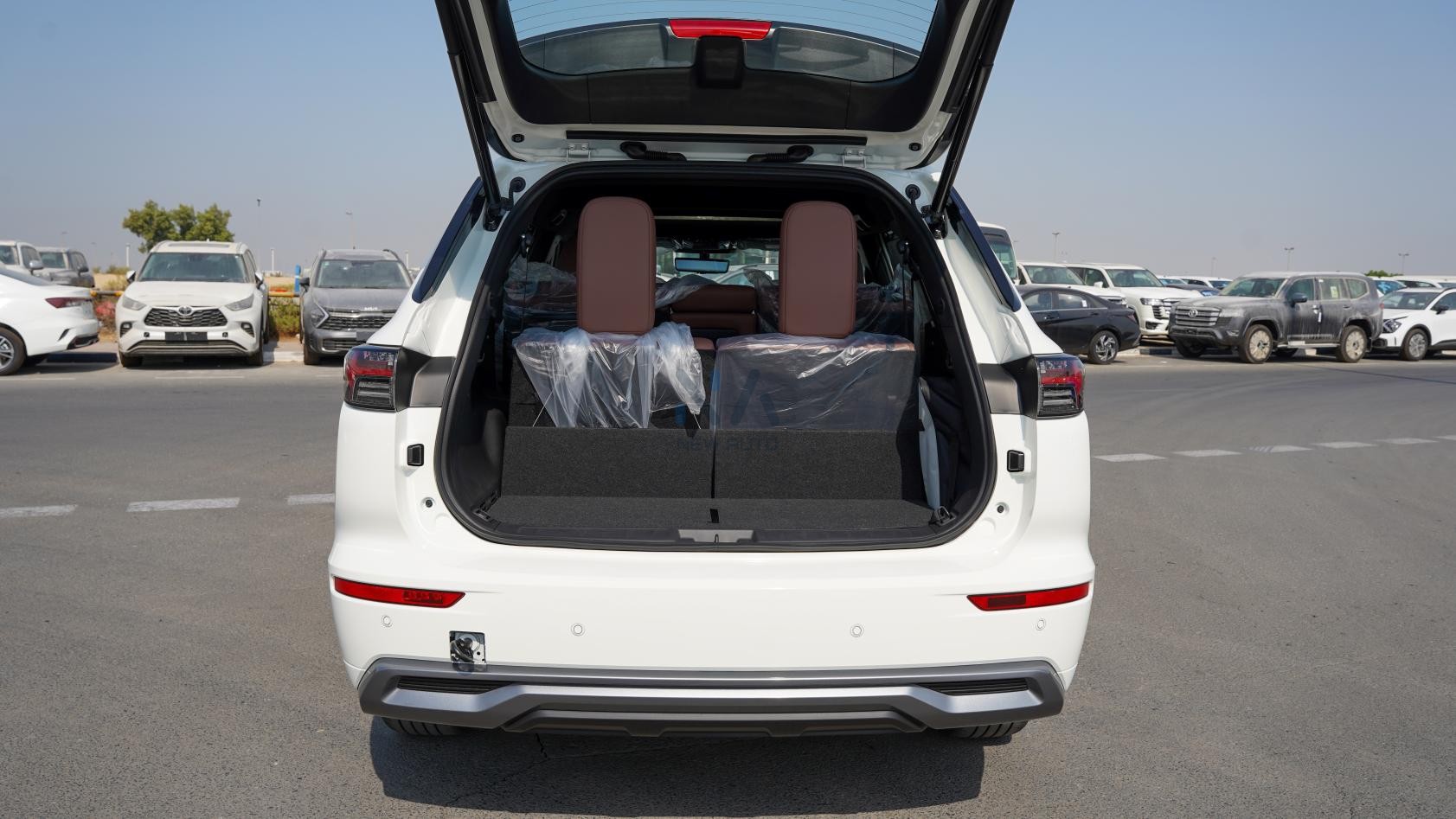 Mitsubishi Outlander Premium White-Brown 2026