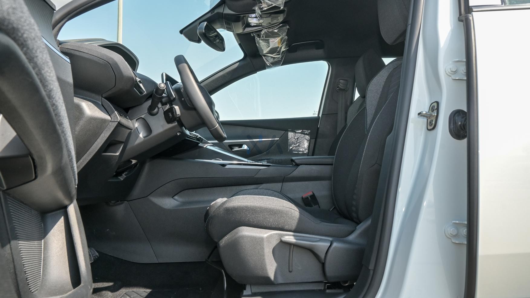 PEUGEOT 3008 ACTIVE (N-PE-ACT-1.6-25-03) White – Black – 2025