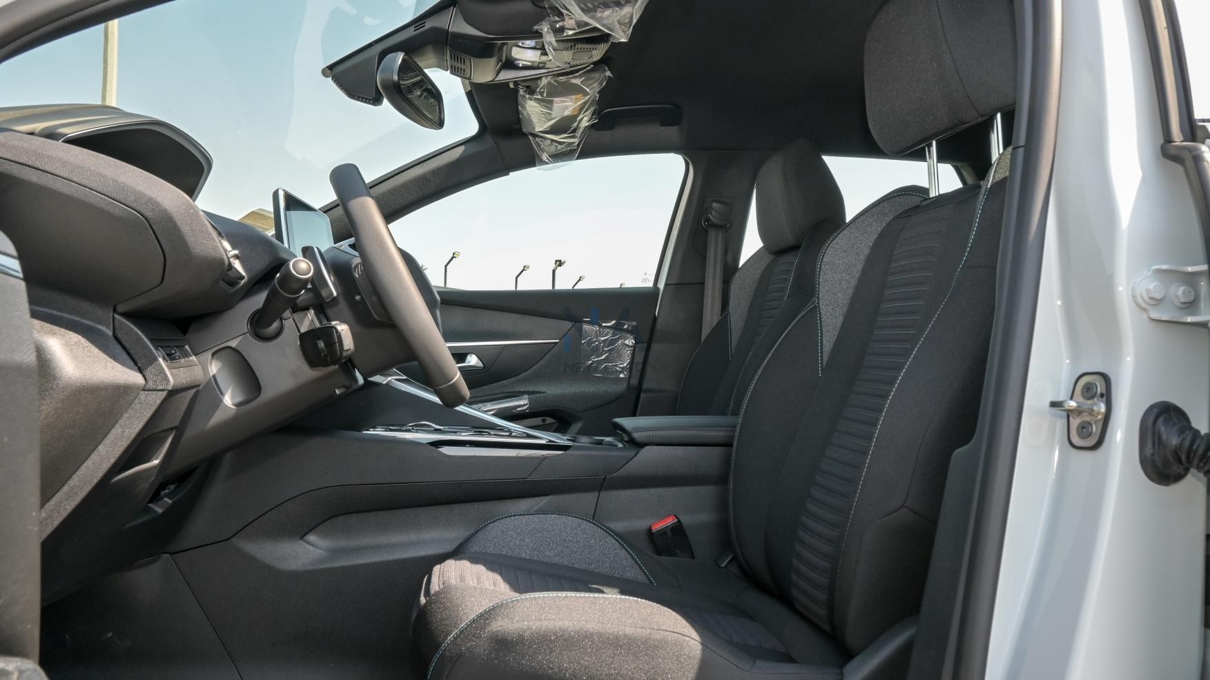 PEUGEOT 3008 ACTIVE (N-PE-ACT-1.6-25-03) White – Black – 2025