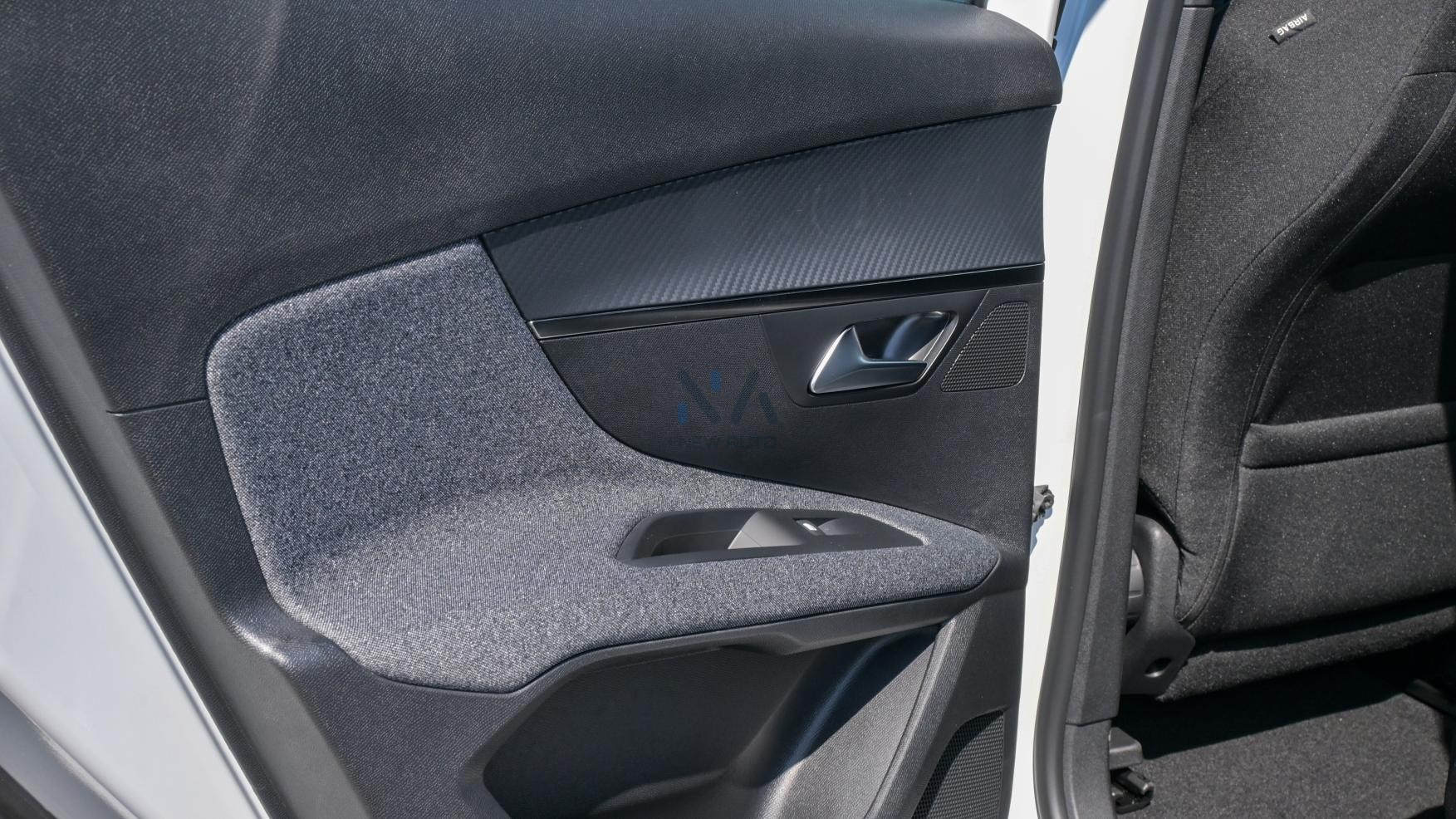 PEUGEOT 3008 ACTIVE (N-PE-ACT-1.6-25-03) White – Black – 2025