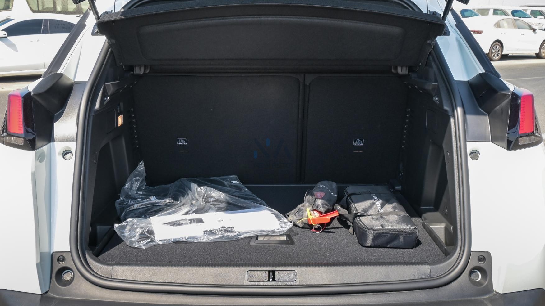 PEUGEOT 3008 ACTIVE (N-PE-ACT-1.6-25-03) White – Black – 2025