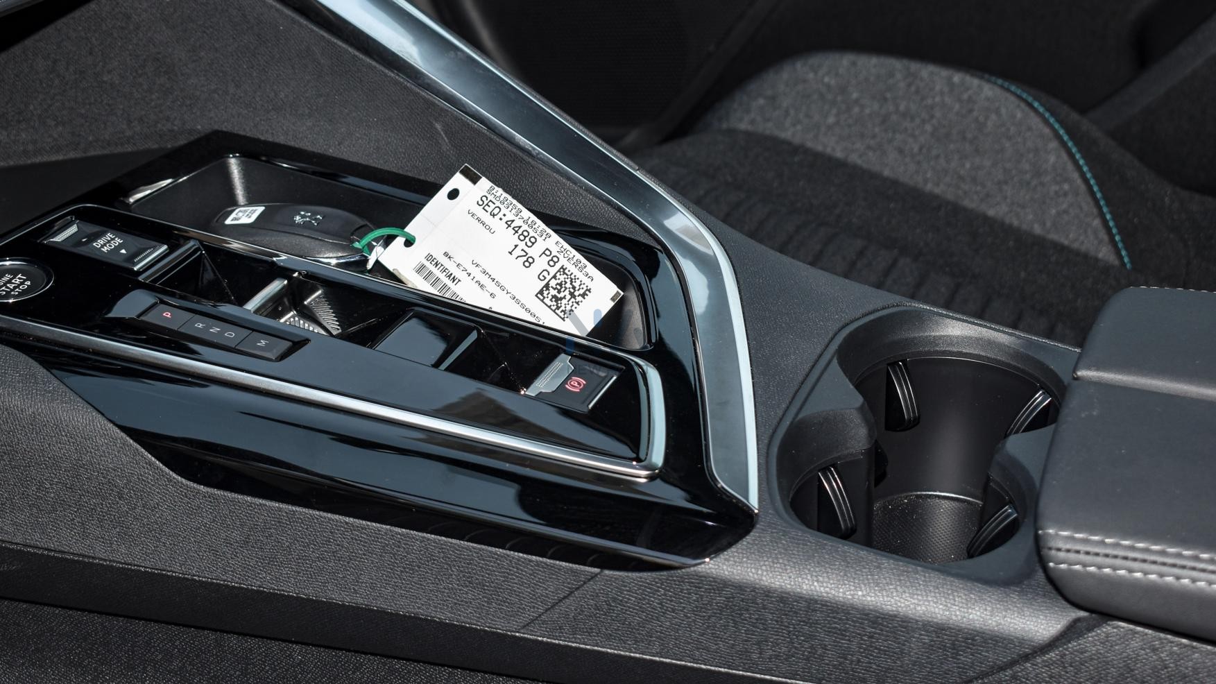 PEUGEOT 3008 ACTIVE (N-PE-ACT-1.6-25-03) Black-Black – 2025