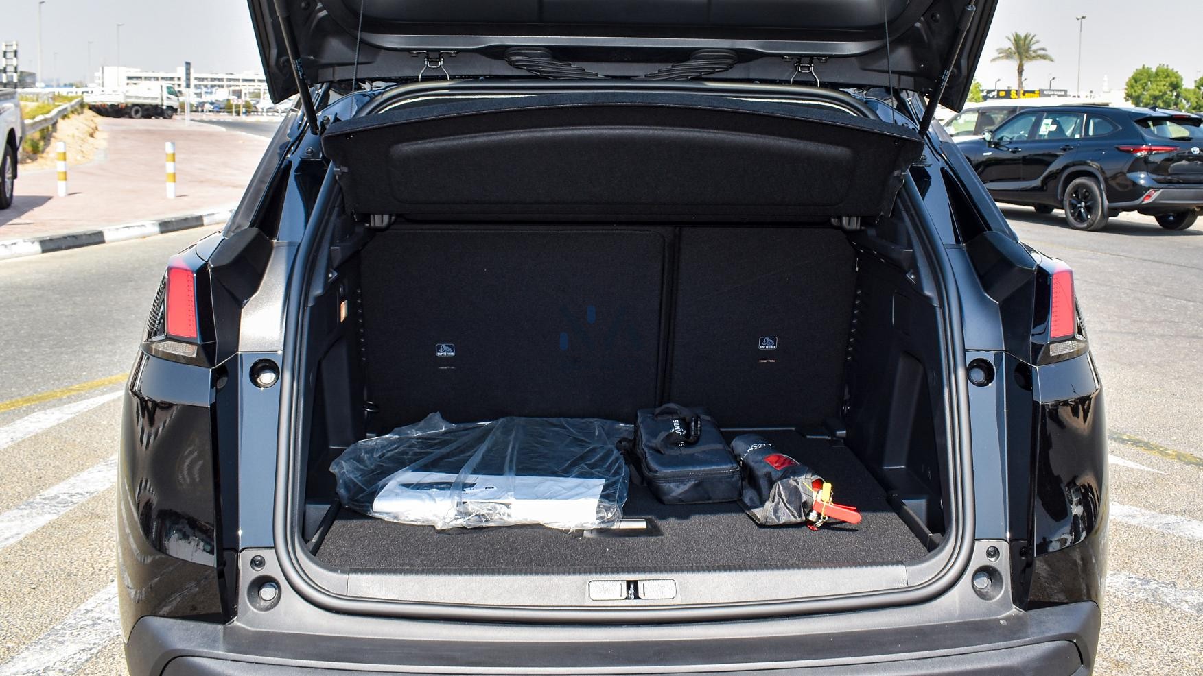 PEUGEOT 3008 ACTIVE (N-PE-ACT-1.6-25-03) Black-Black – 2025