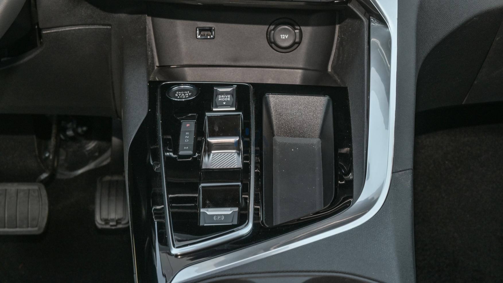 PEUGEOT 3008 ACTIVE (N-PE-ACT-1.6-25-03) Grey – Black – 2025