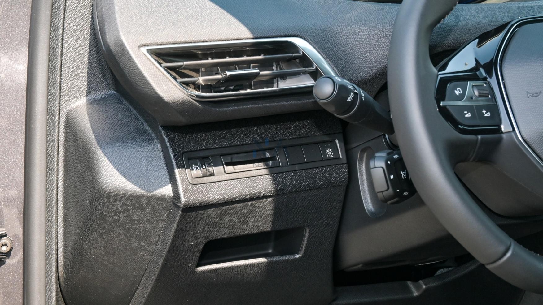 PEUGEOT 3008 ACTIVE (N-PE-ACT-1.6-25-03) Grey – Black – 2025