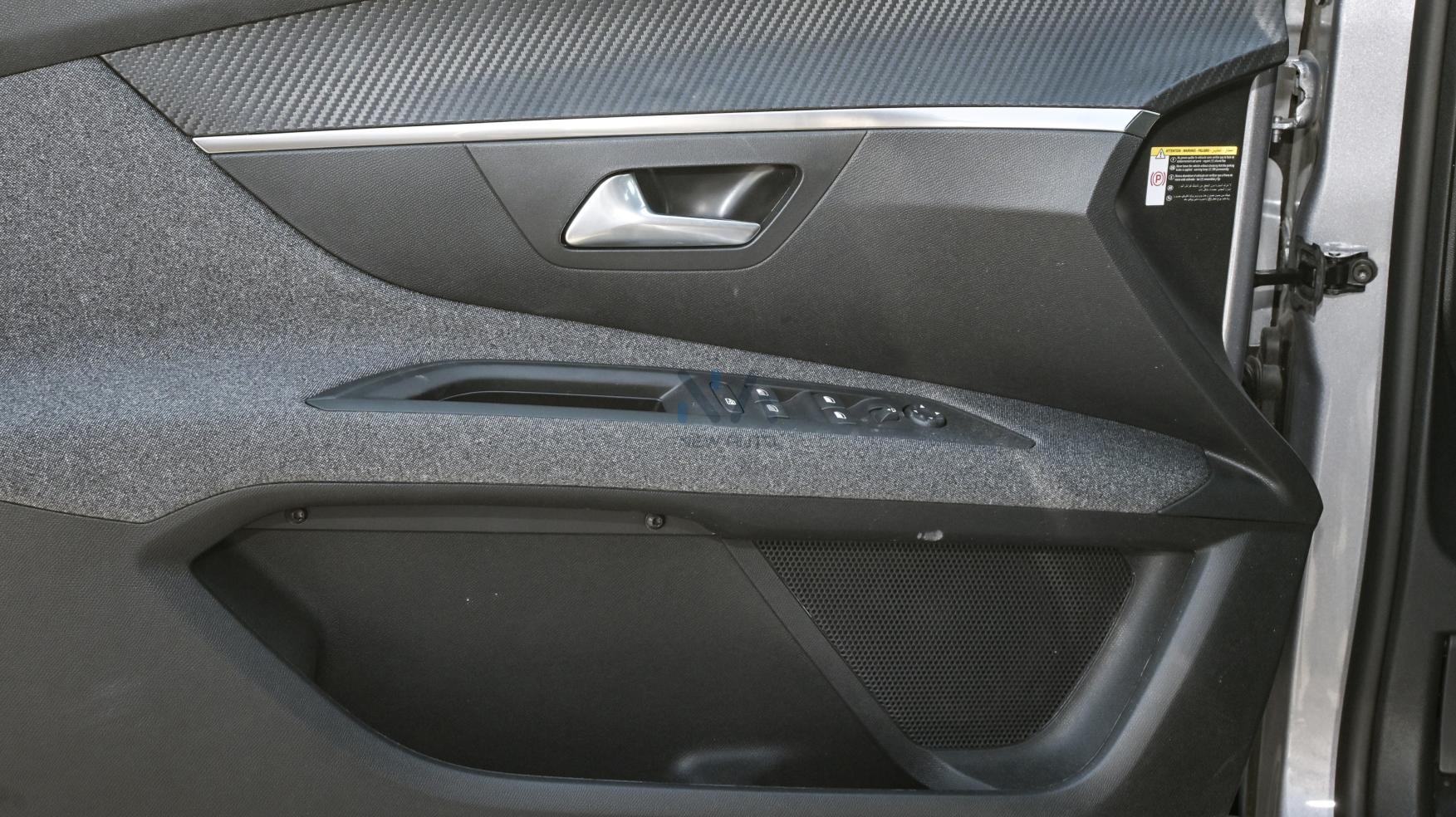 PEUGEOT 3008 ACTIVE (N-PE-ACT-1.6-25-03) Silver-Black – 2025