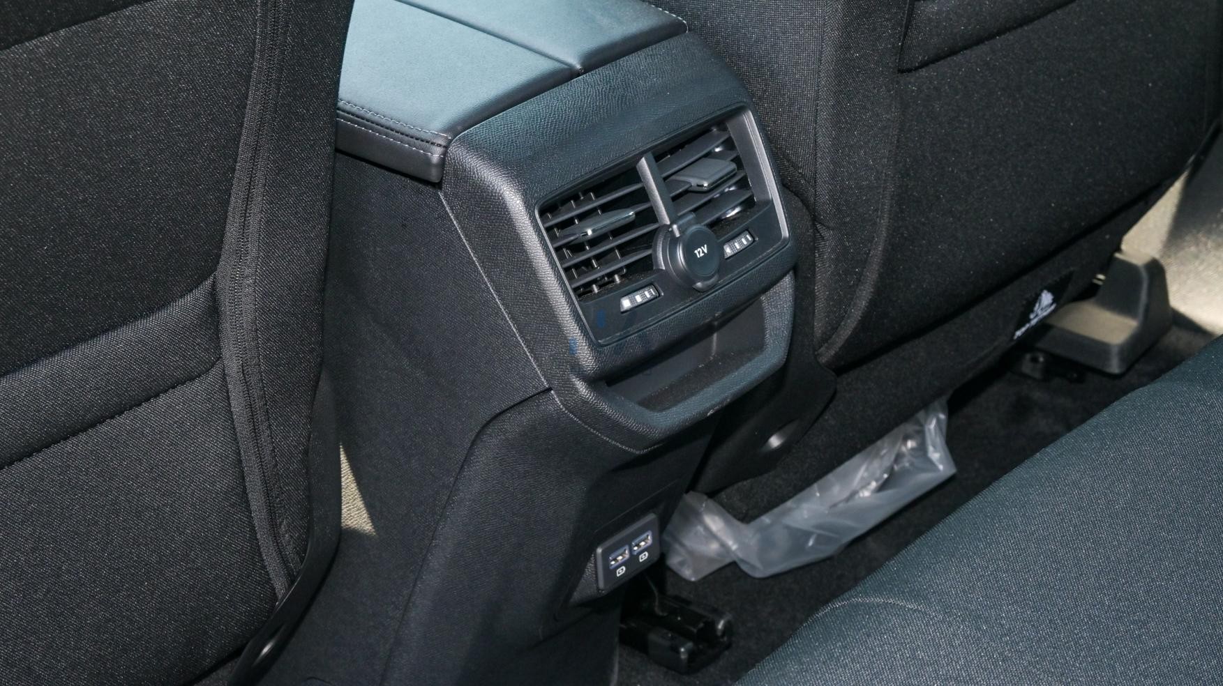 PEUGEOT 3008 ACTIVE (N-PE-ACT-1.6-25-03) Silver-Black – 2025