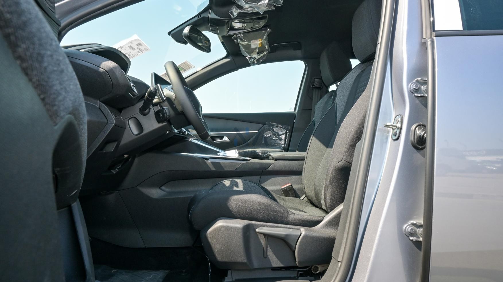 PEUGEOT 3008 ACTIVE (N-PE-ACT-1.6-25-03) Silver-Black – 2025