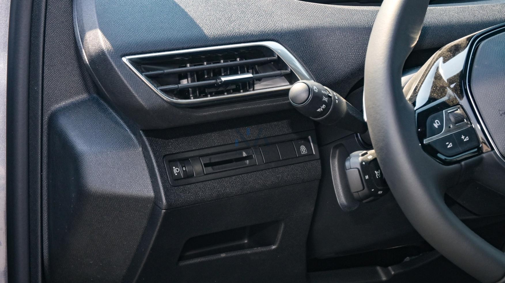 PEUGEOT 3008 ACTIVE (N-PE-ACT-1.6-25-03) Silver-Black – 2025