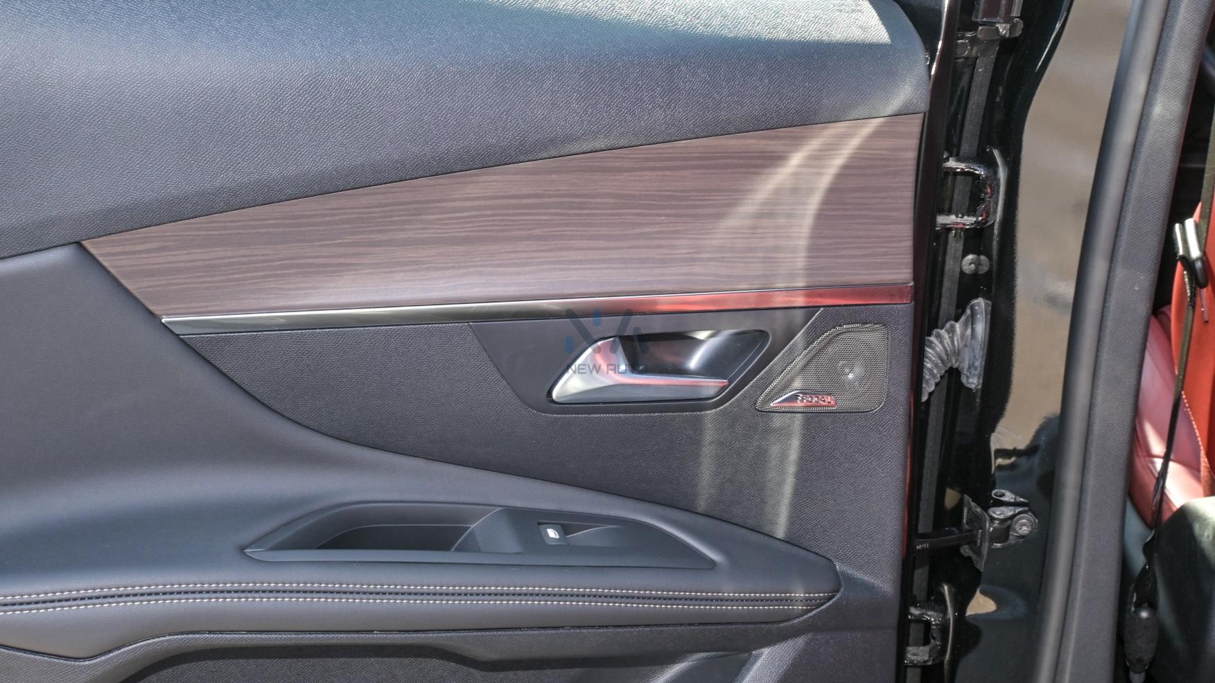 PEUGEOT 3008 GT LINE (N-PE-GT-1.6-25) Black-Red2025