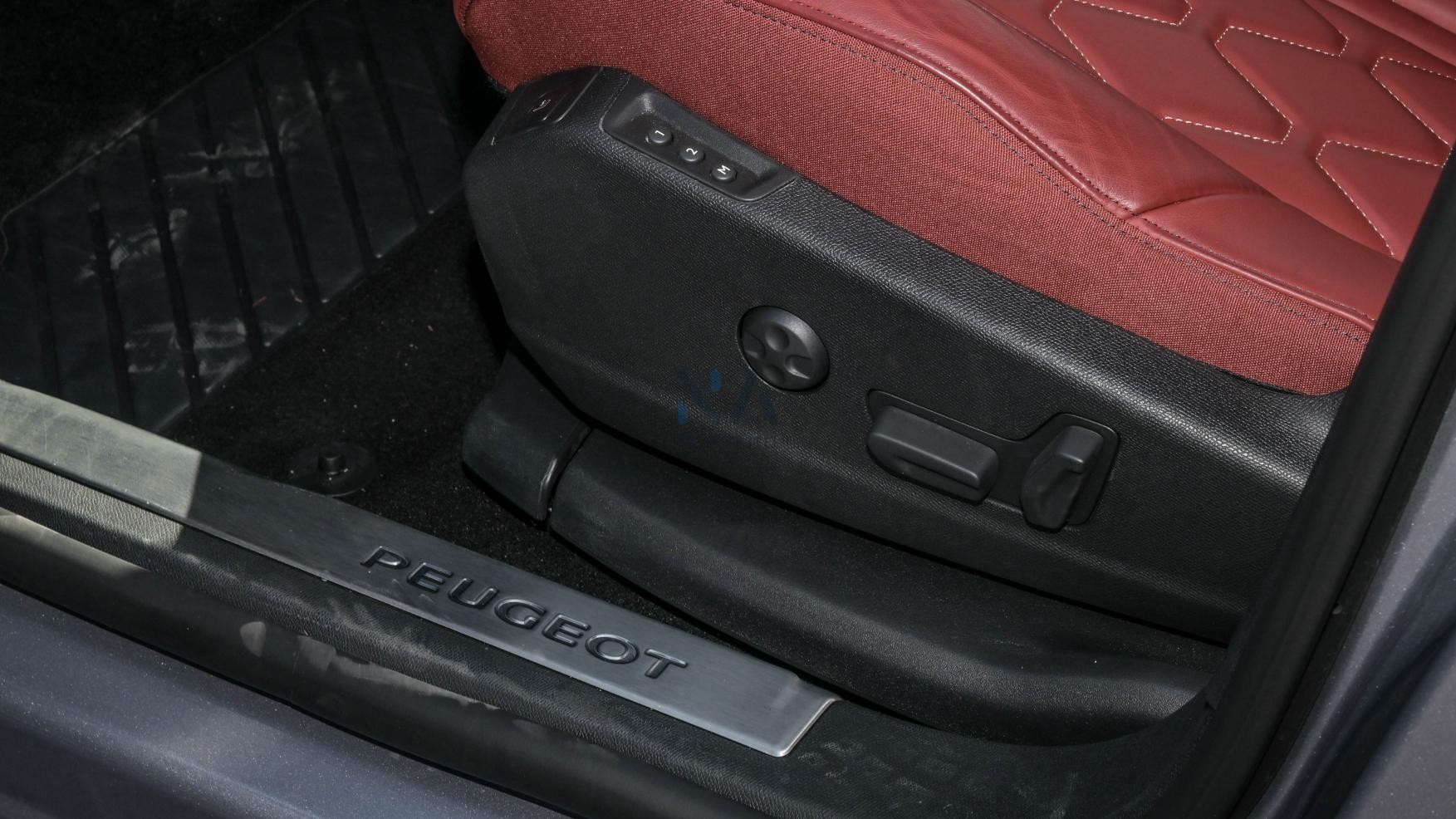 PEUGEOT 3008 GT LINE (N-PE-GT-1.6-25) Silver-Red 2025