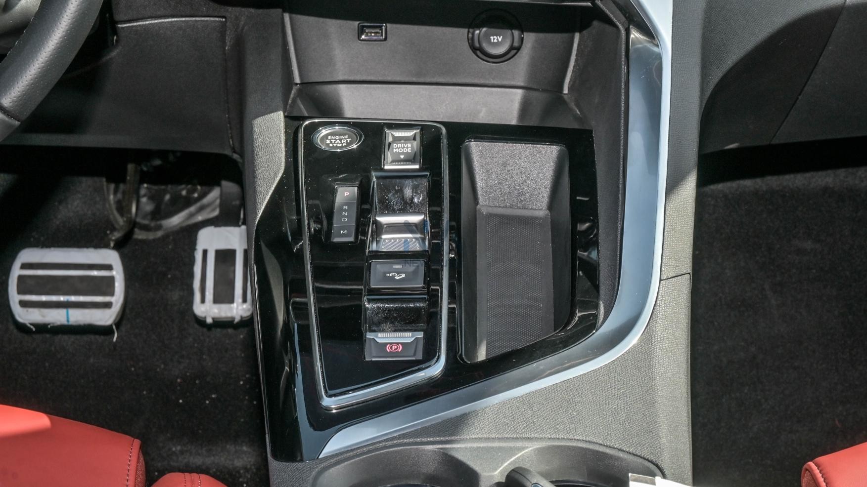 PEUGEOT 3008 GT LINE (N-PE-GT-1.6-25) Silver-Red 2025