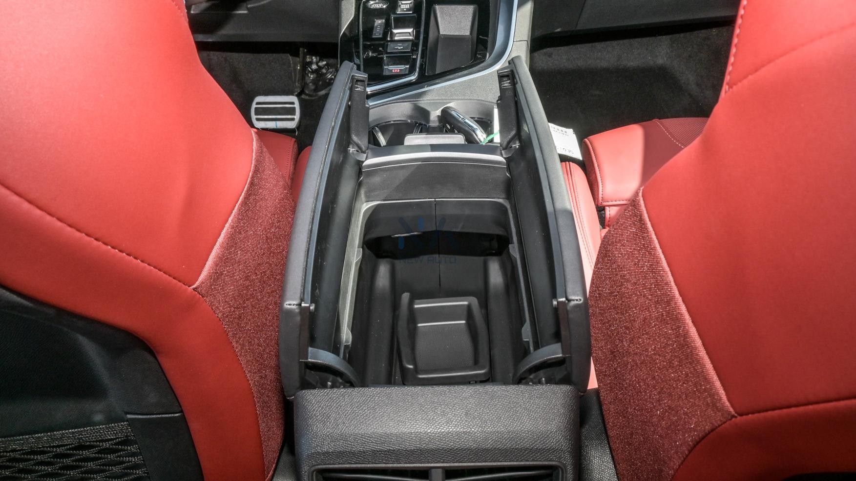 PEUGEOT 3008 GT LINE (N-PE-GT-1.6-25) Silver-Red 2025