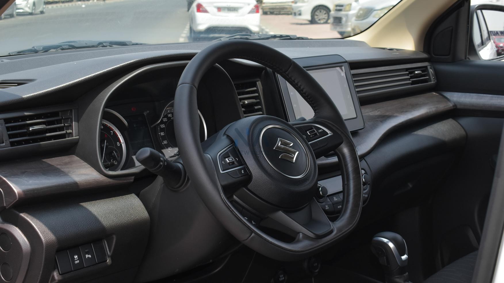 Suzuki Ertiga N-ERT15-P-GLX-25-1 White – Balck – 2025