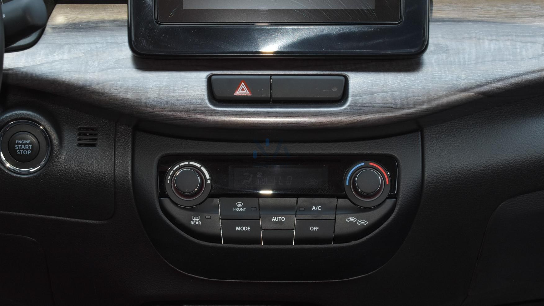 Suzuki Ertiga N-ERT15-P-GLX-25-1 White – Balck – 2025