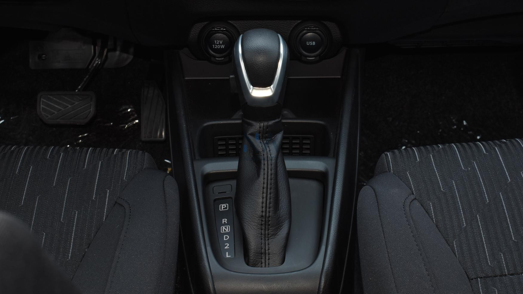 Suzuki Ertiga N-ERT15-P-GLX-25-1 White – Balck – 2025