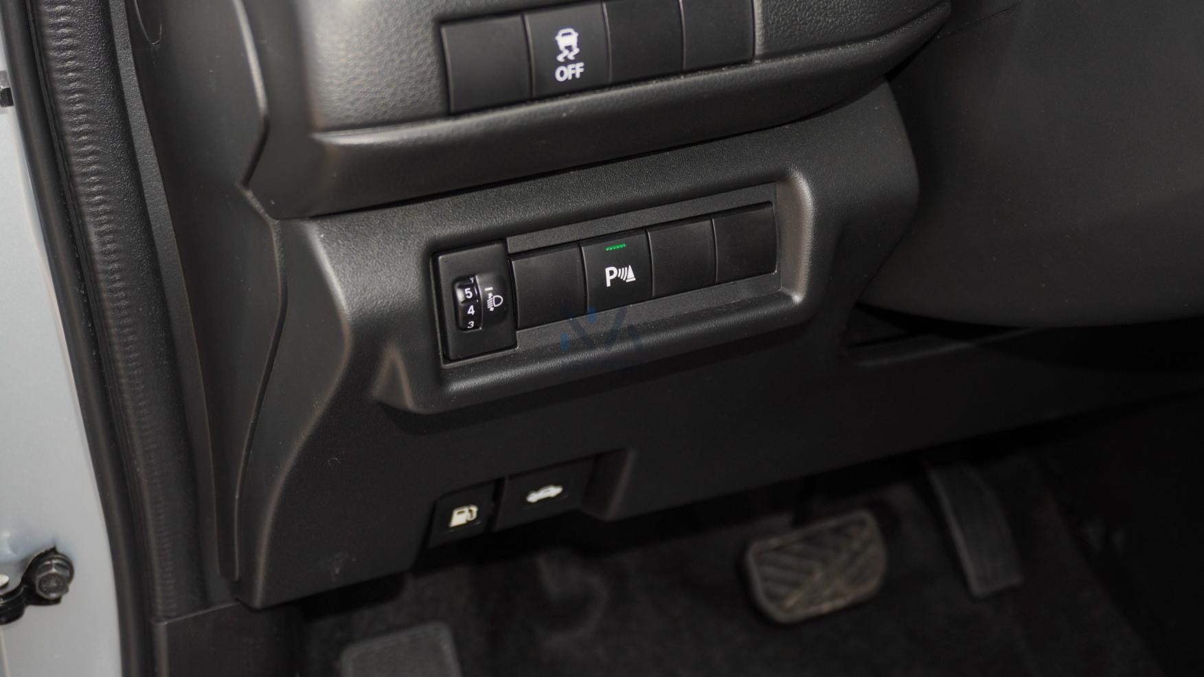 Suzuki Swift GLX (N-SWI12- P-26) Silver – Black 2026