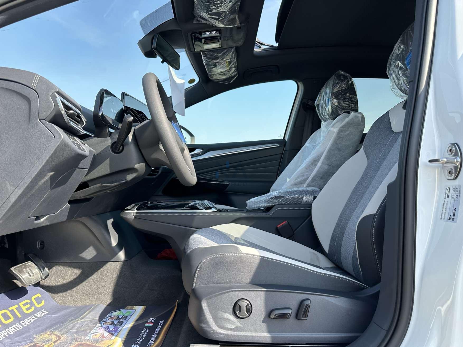 ID.4 Crozz Pure+ (VW3) White-Black & Grey 2022