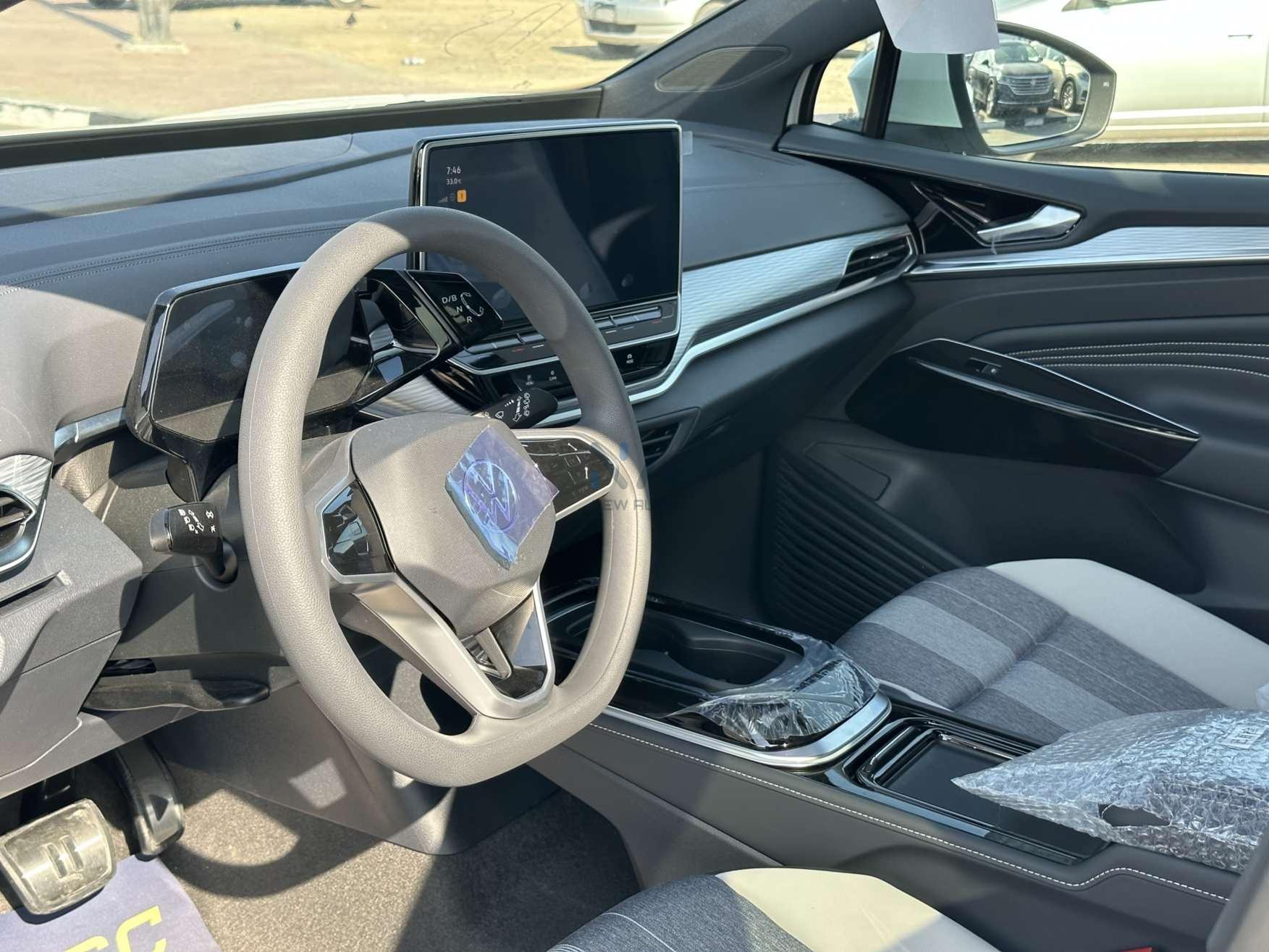 ID.4 Crozz Pure+ (VW3) White-Black & Grey 2022