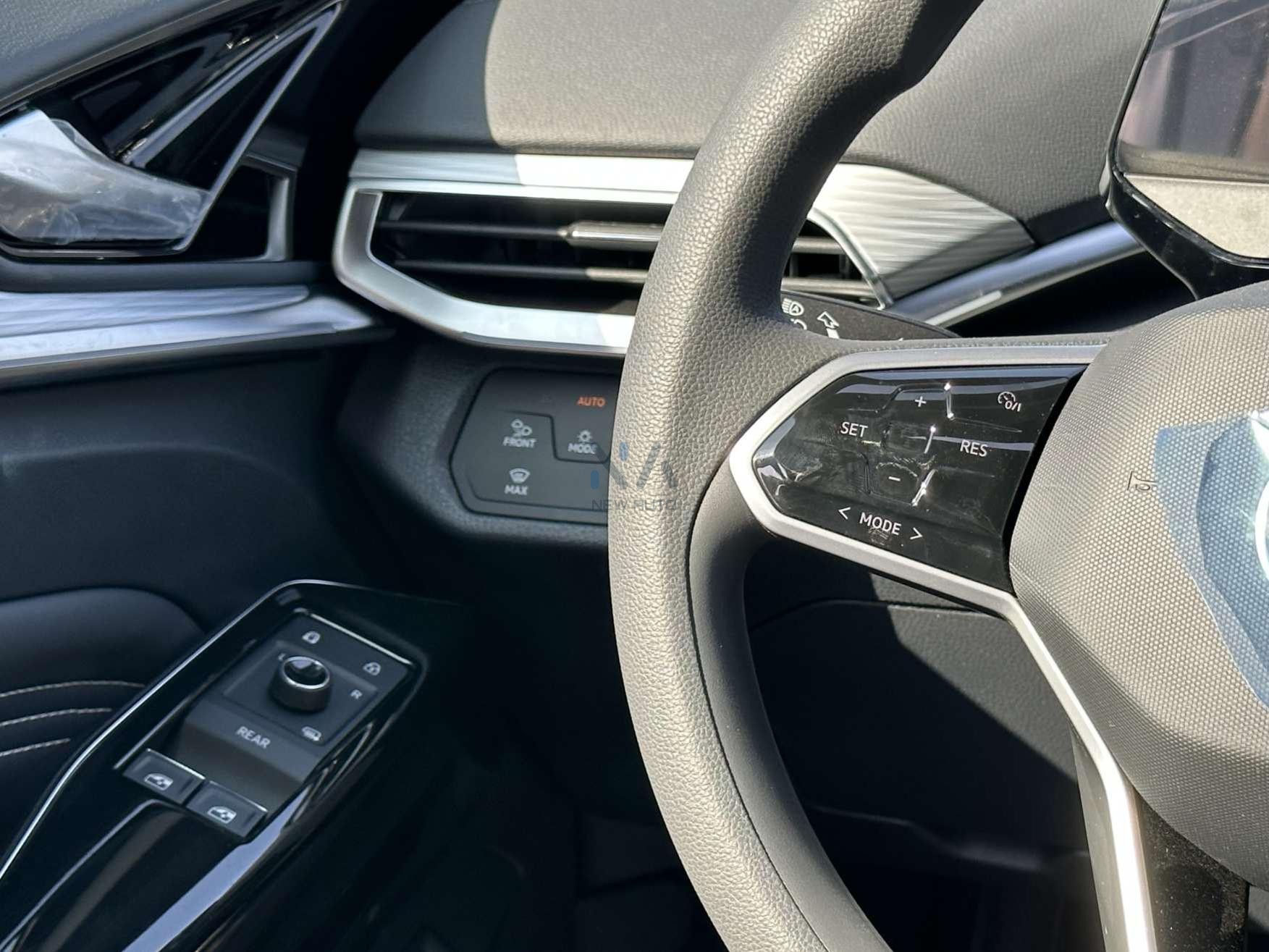 ID.4 Crozz Pure+ (VW3) White-Black & Grey 2022