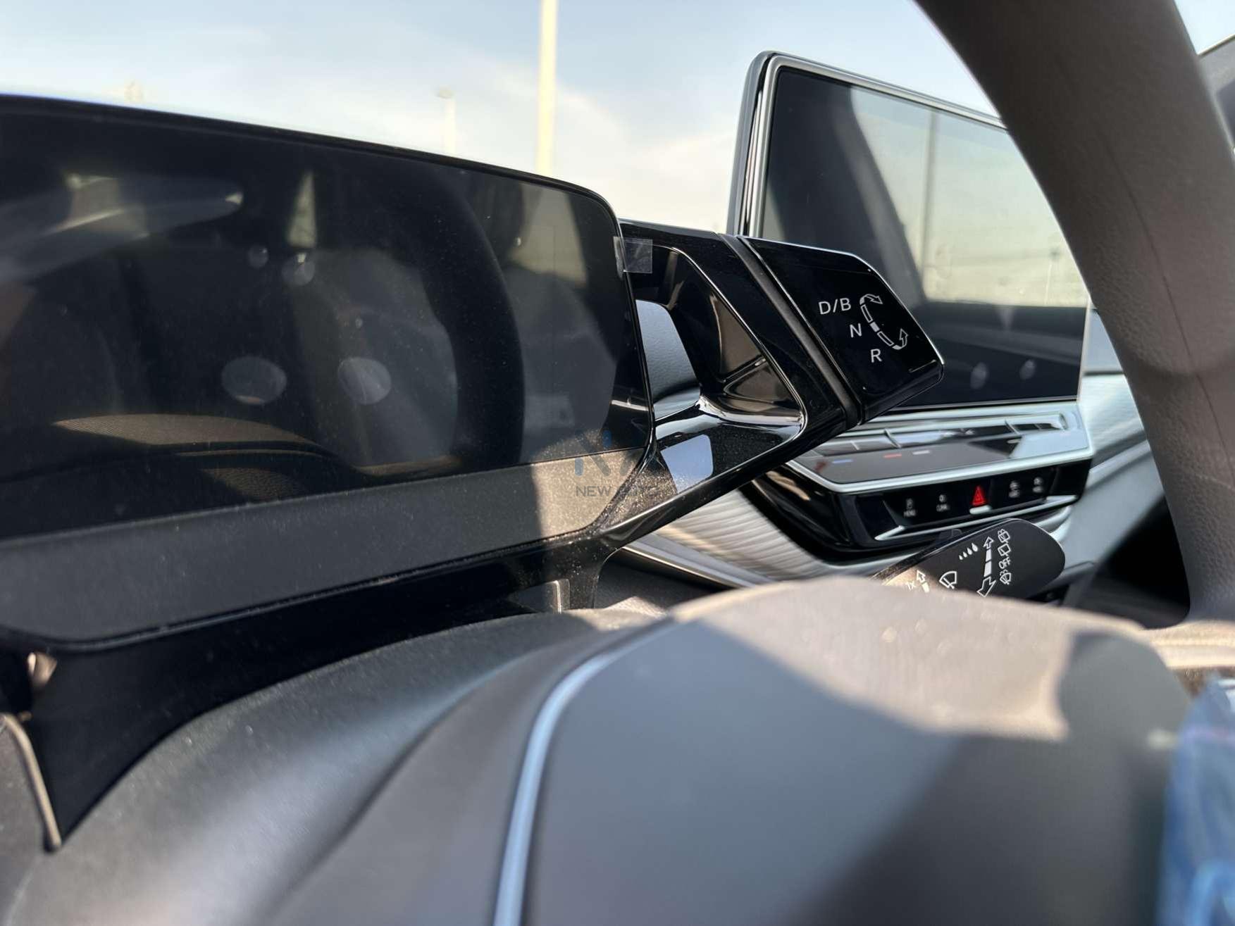 ID.4 Crozz Pure+ (VW3) White-Black & Grey 2022