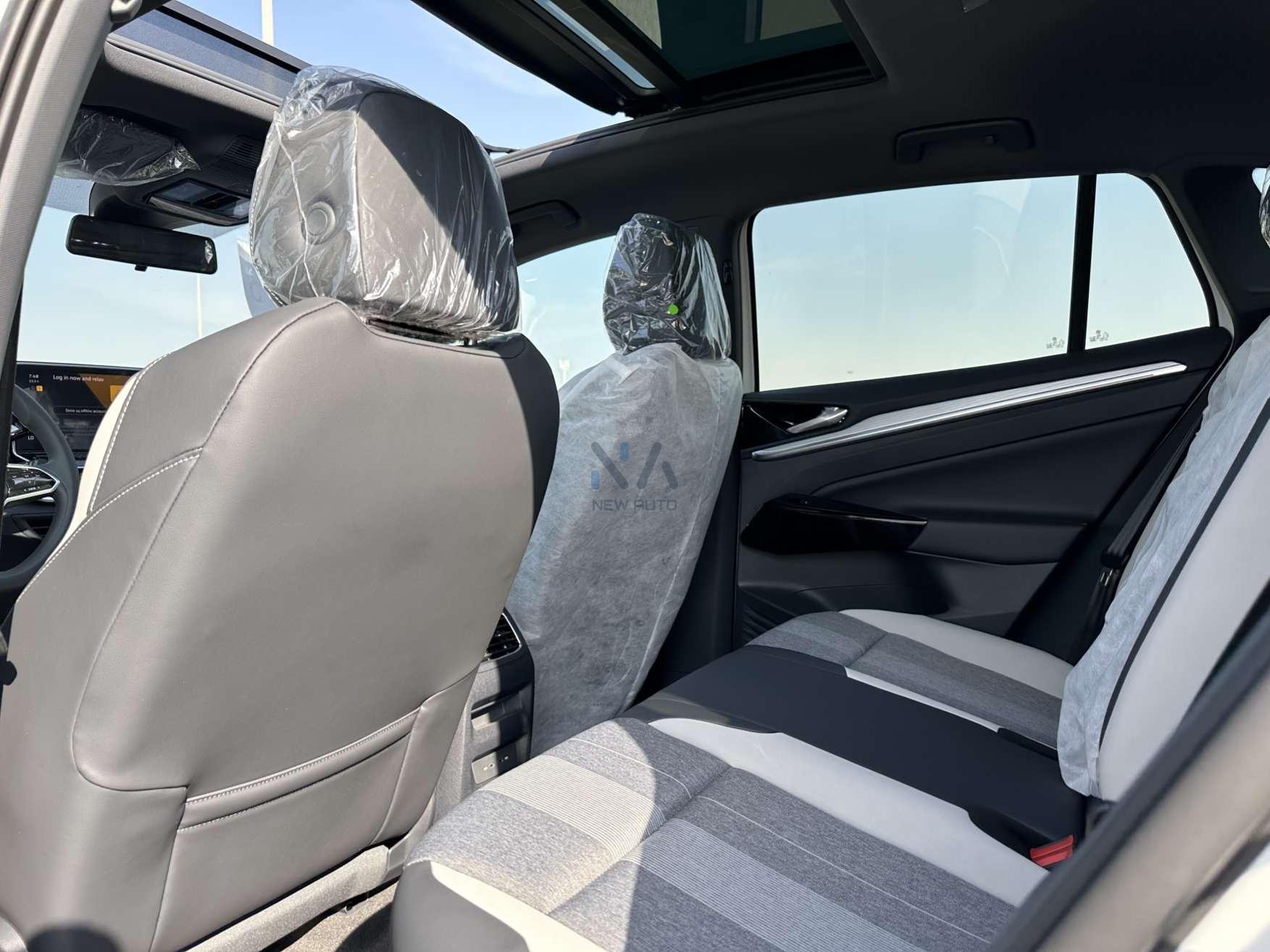 ID.4 Crozz Pure+ (VW3) White-Black & Grey 2022