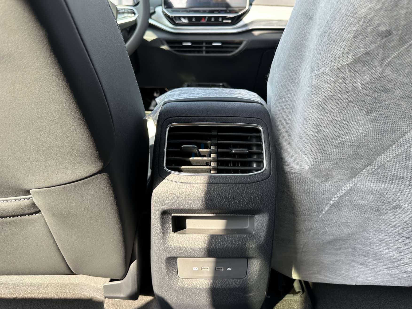 ID.4 Crozz Pure+ (VW3) White-Black & Grey 2022