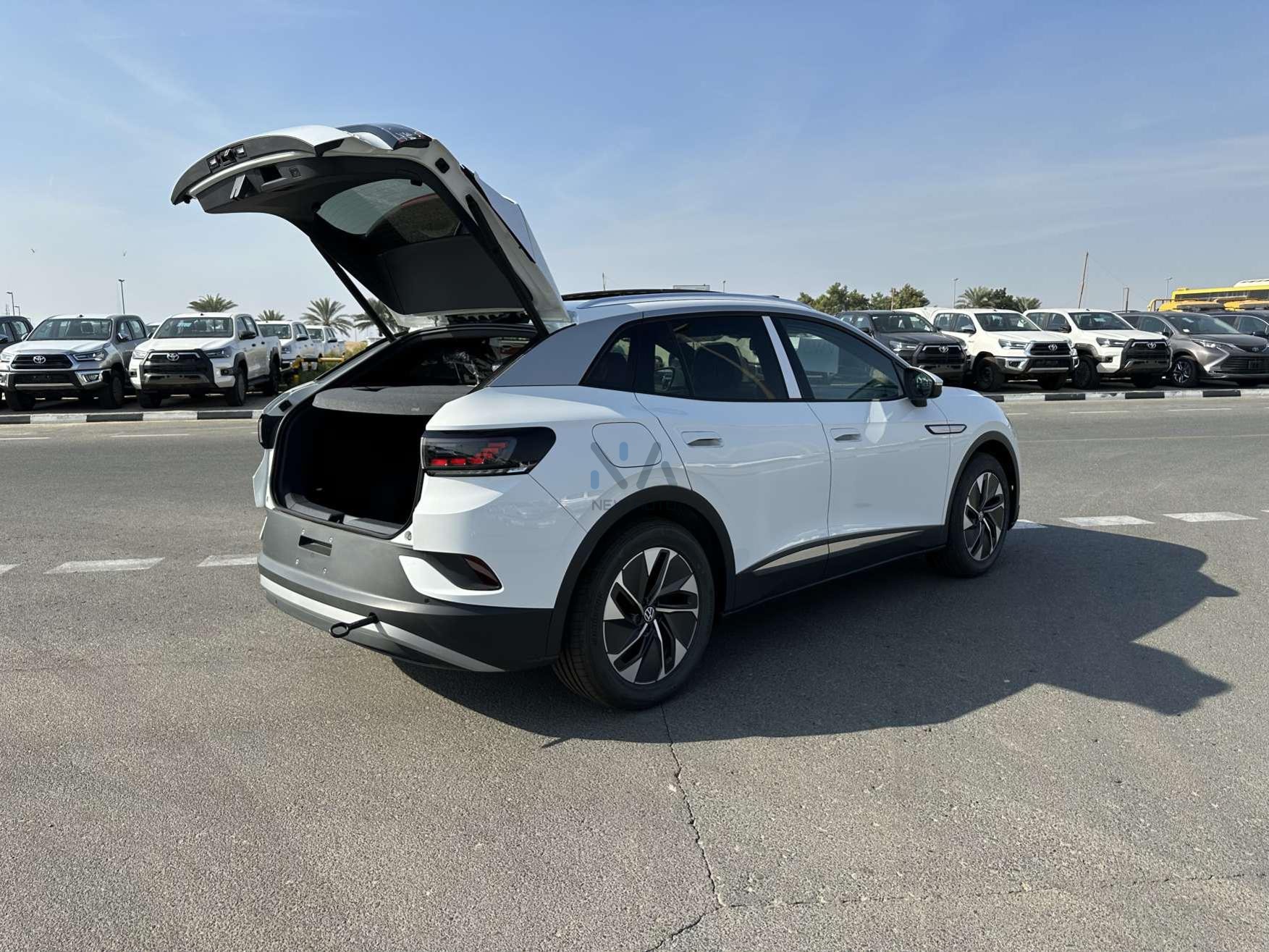 ID.4 Crozz Pure+ (VW3) White-Black & Grey 2022