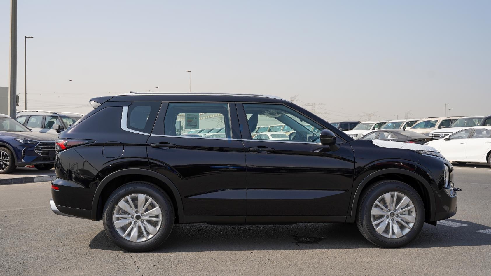 Mitsubishi Outlander High-Line (OUTLANDER-HL-2WD-26) Black-Black 2026