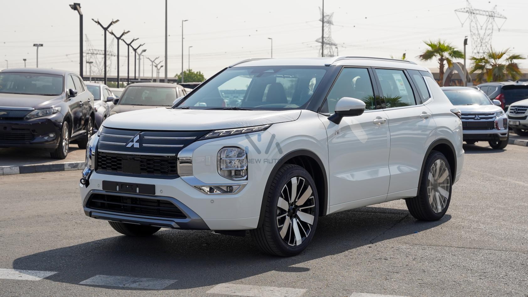 Mitsubishi Outlander Premium White-Brown 2026 (G09)