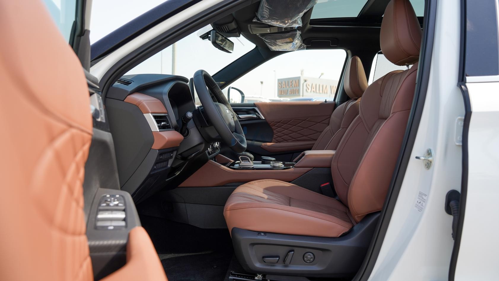 Mitsubishi Outlander Premium White-Brown 2026 (G09)