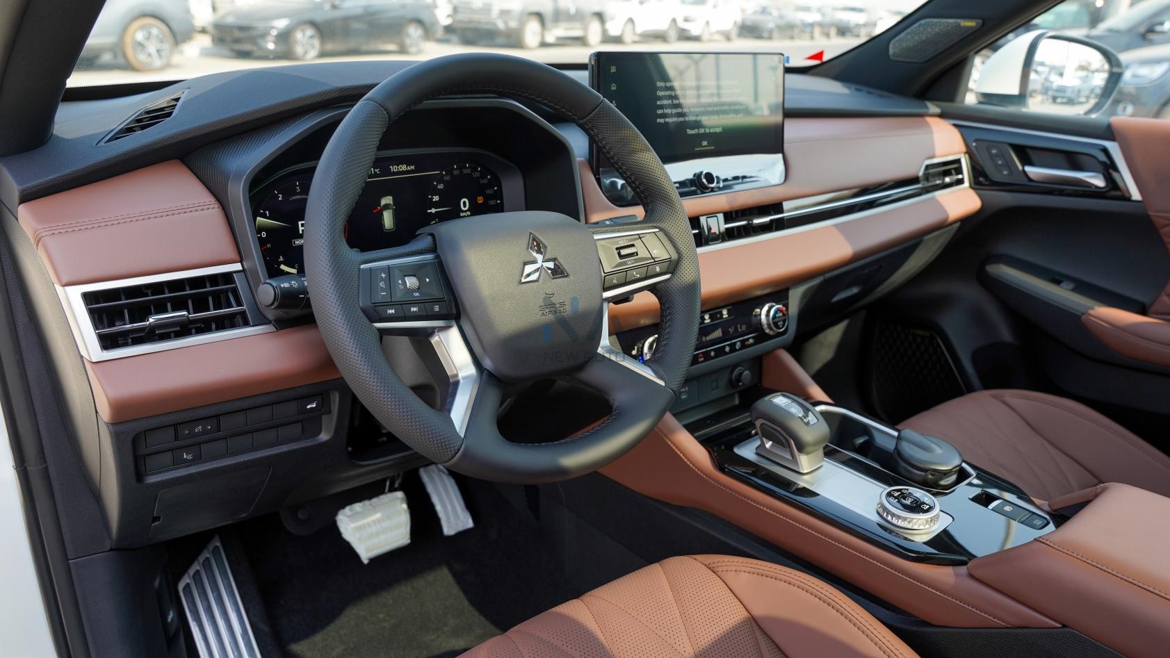 Mitsubishi Outlander Premium White-Brown 2026 (G09)