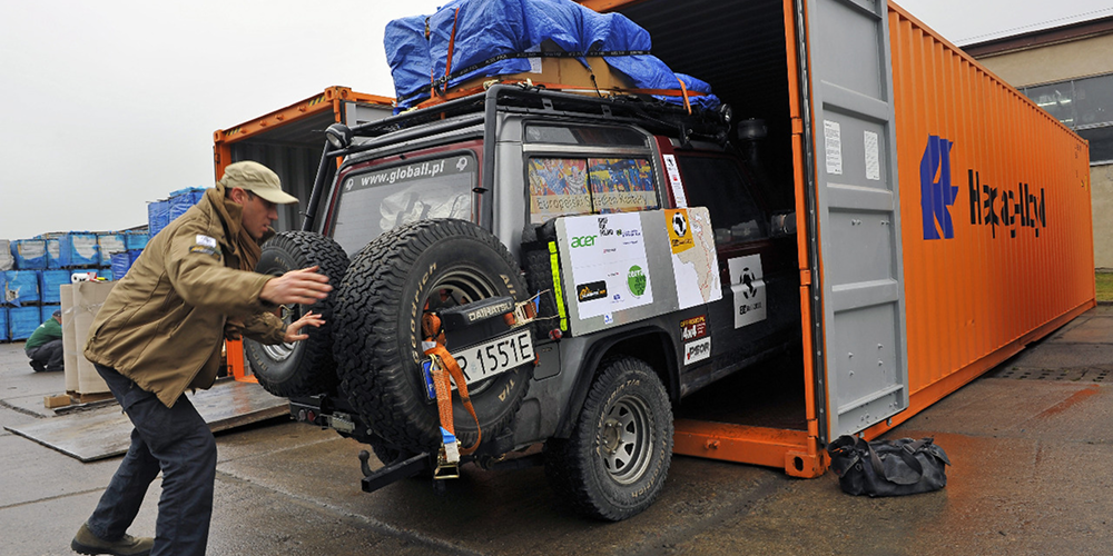 How to Clear Customs When Your Car Arrives (Common Mistakes & Fixes)