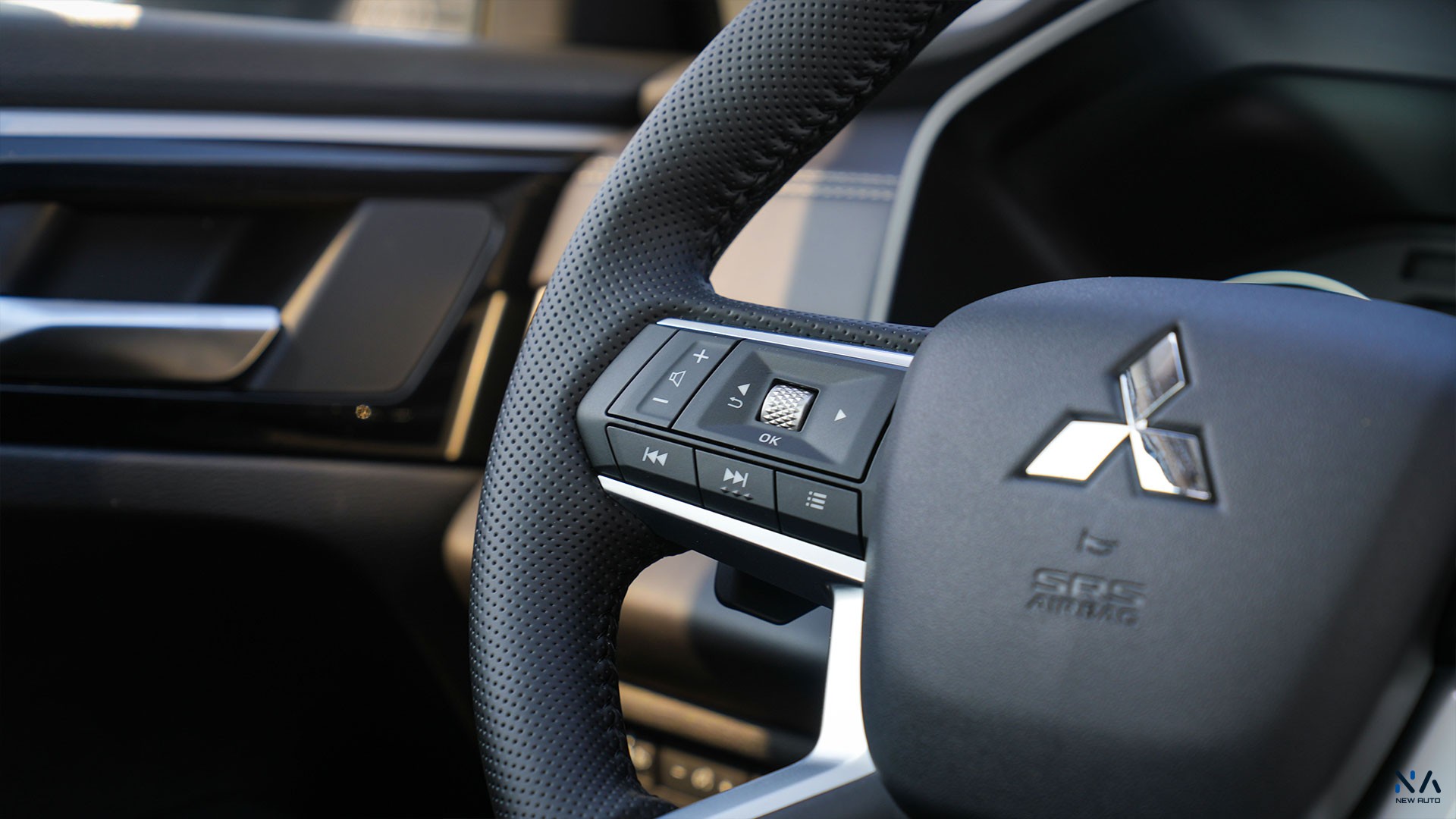 Mitsubishi Outlander High-Line (G05) Diamond White – Black 2026