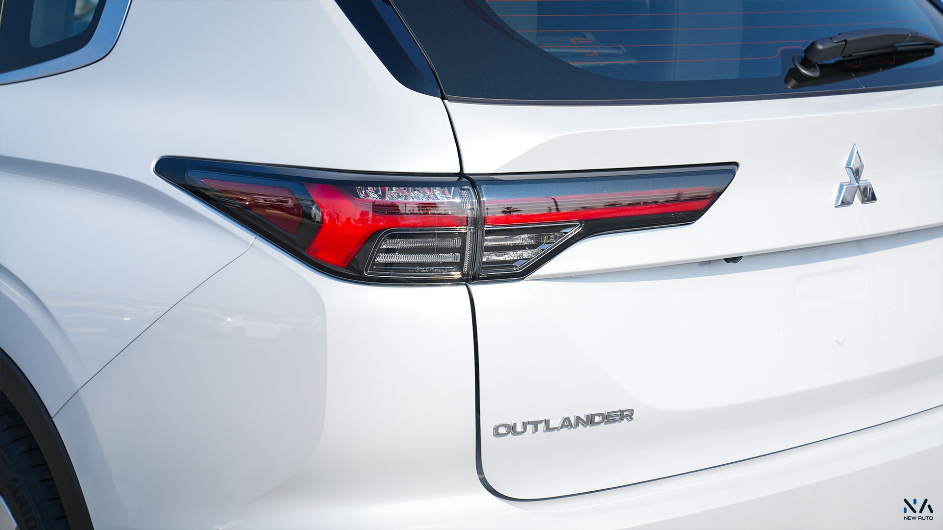 Mitsubishi Outlander High-Line (G05) Diamond White – Black 2026